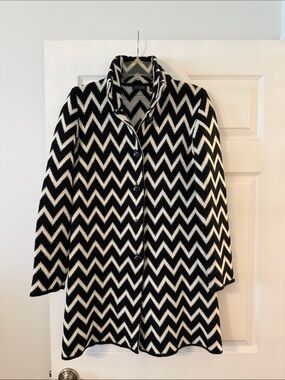 GIOGIO Black & White Gorgeous Chevron Knit Sweater- Women's Button Front Jacket